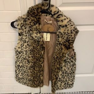 Leopard print faux fur vest one aize